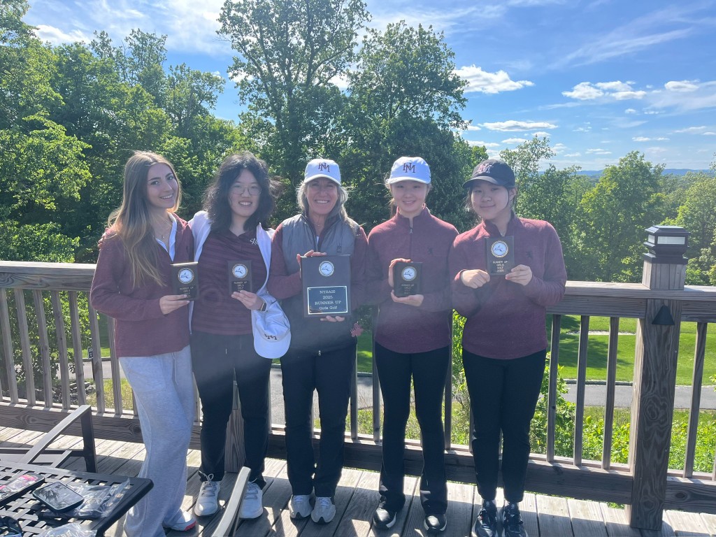 Horace Mann girls golf team with NYSAIS 2023 runner-up plaques