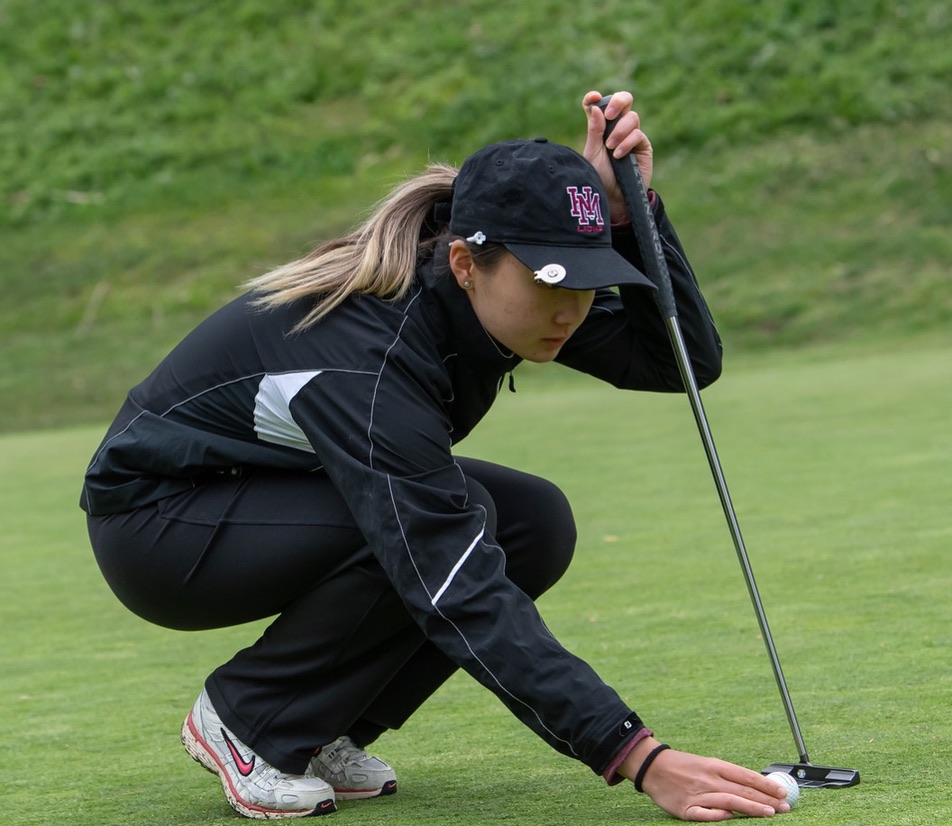 Ciana lining up a putt on the green